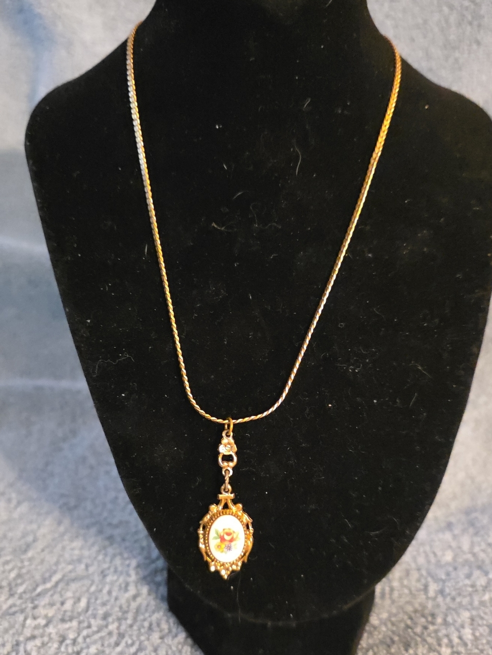 Arthur Pepper, Victorian ROSE NECKLACE